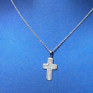 Women NWT Sterling Silver 1.25 Inch Glittery Cross Pendant 18 In. Chain Necklace